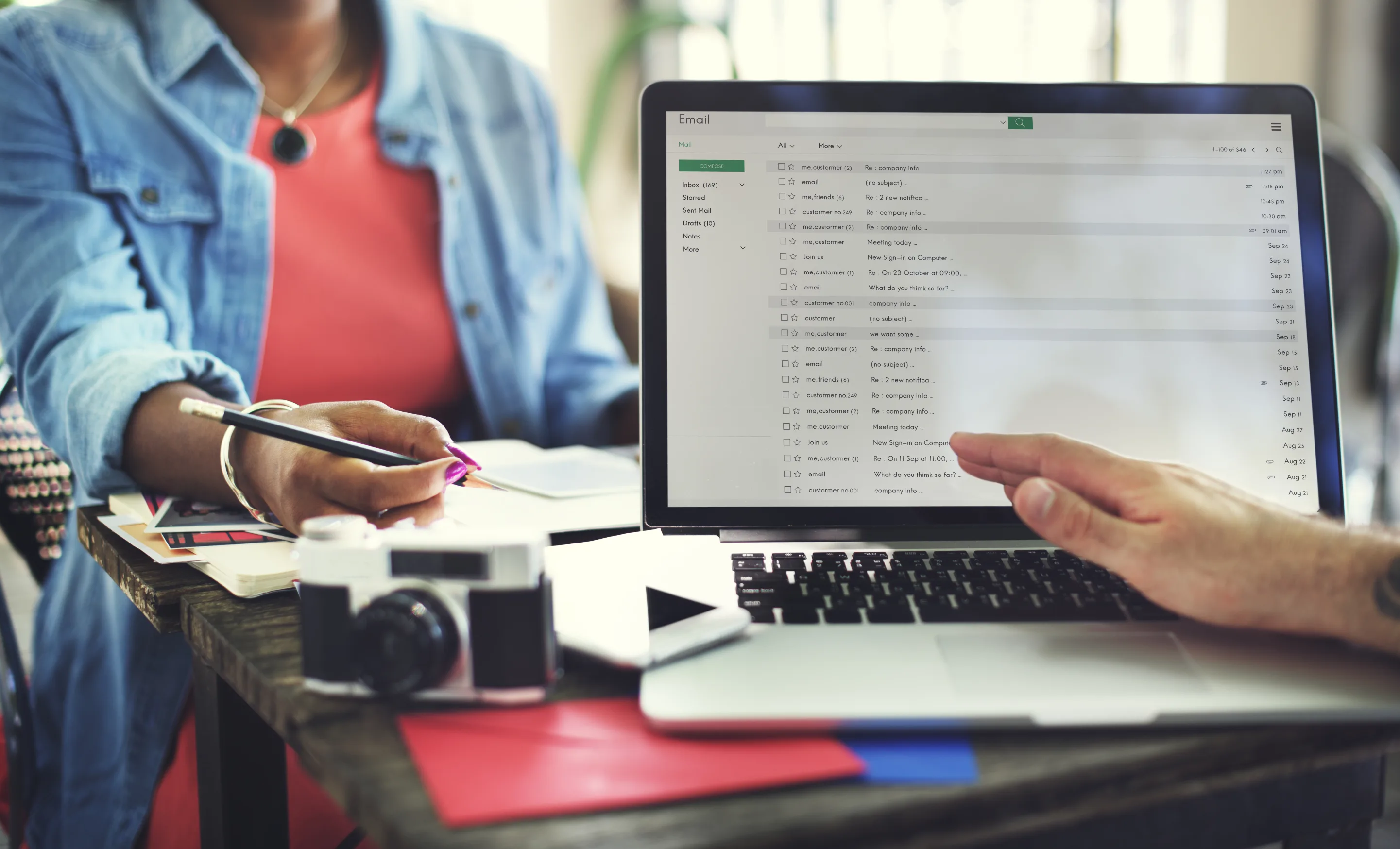 Gestion des Contacts — répartition des demandes et taux de conversion MERCUR